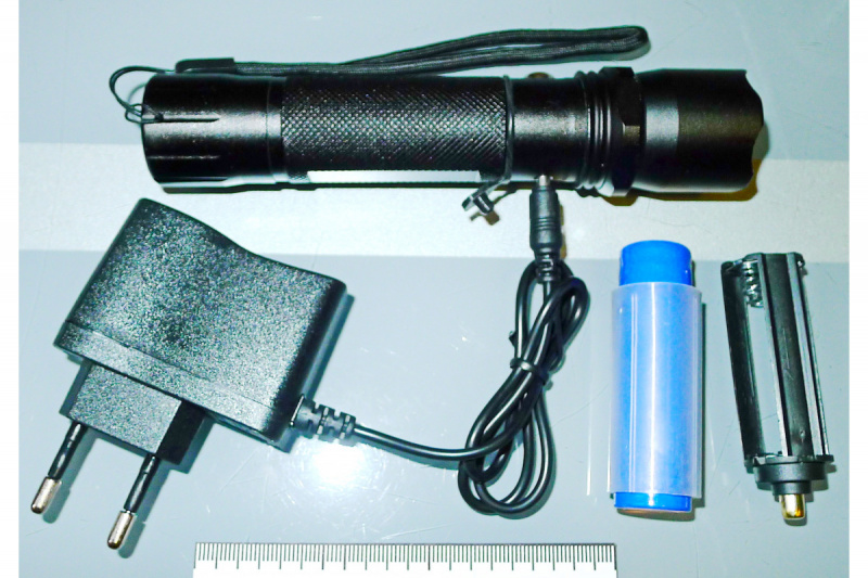Фонарь Ultraflash E145 (аккум. 220В, черн., CREE 1 ватт, 3 реж., 18650, пласт. бокс)															