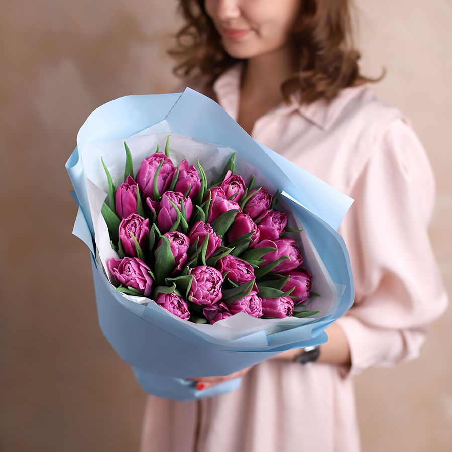 Фиолетовые тюльпаны в Нижнем Новгороде