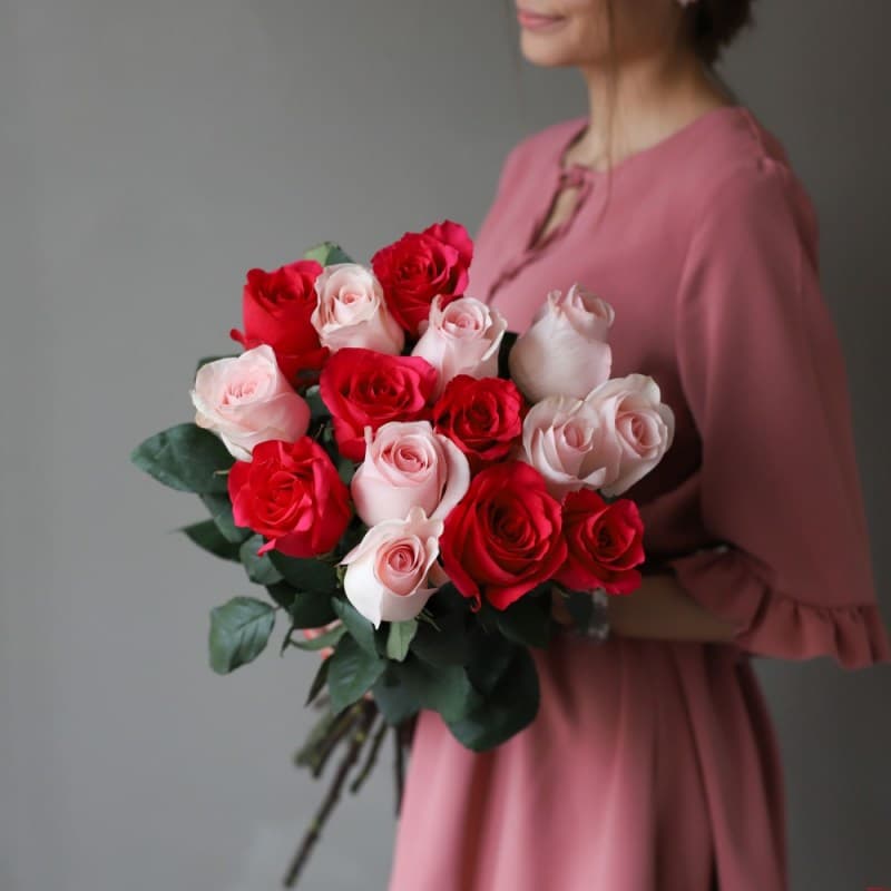 15 красно-розовых роз Эквадор