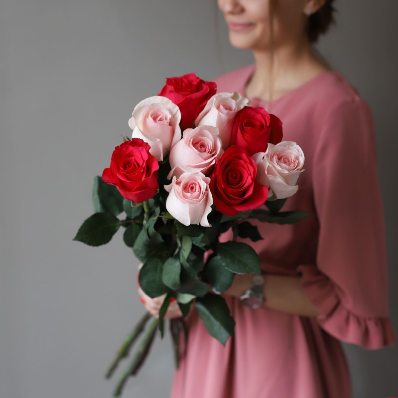 9 красно-розовых роз Эквадор