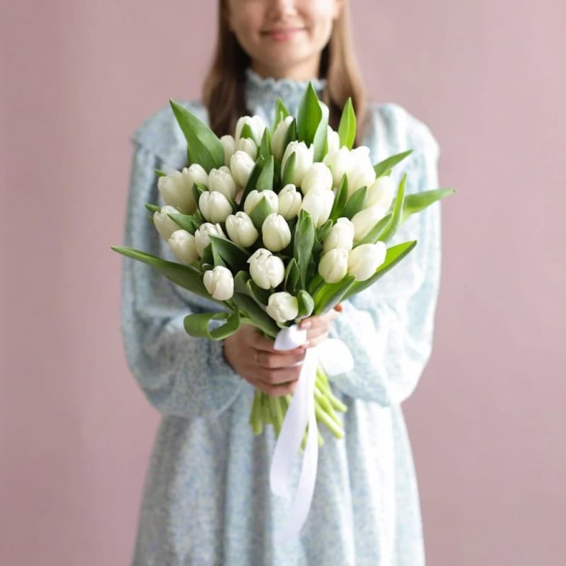 Белые тюльпаны на 8 марта в Нижнем Новгороде