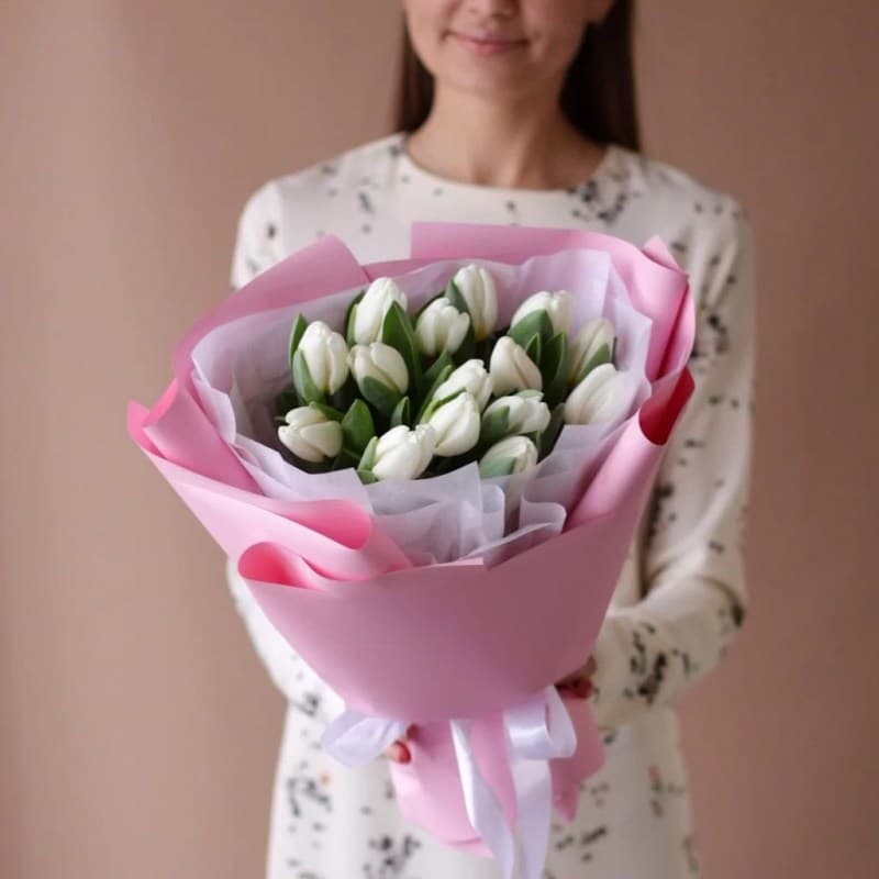Белые тюльпаны в Нижнем Новгороде