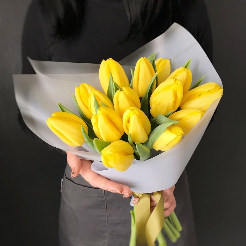 Букет из желтых тюльпанов