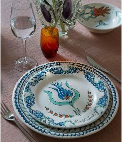 Французский фаянс Gien Вдохновленная старинной сказкой коллекция LA FAVORITE