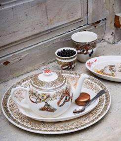 Французский фаянс Gien Золотая подарочная коллекция посуды CHEVAUX DU VENT (Лошади ветров)