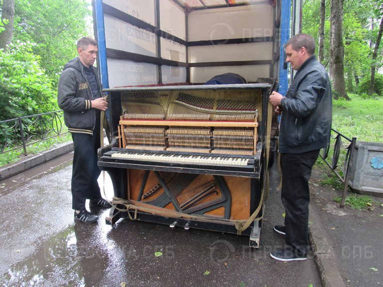 Вывоз пианино на утилизацию бесплатно в СПб. Утилизация пианино.