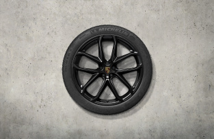 Комплект летних колес с 21-дюймовыми дисками GT Design, окрашенными в черный (глянцевый) цвет