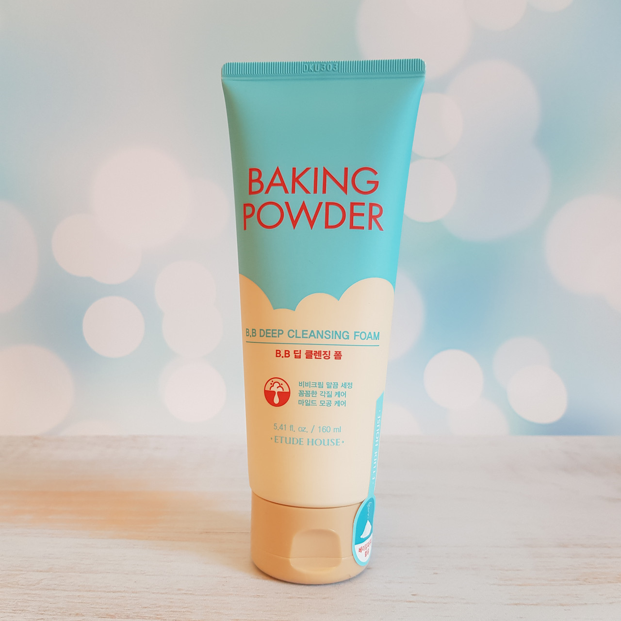 Пенка для умывания и глубокого очищения ETUDE HOUSE Baking Powder BB Deep Cleansing Foam