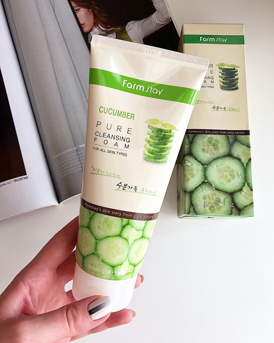 Увлажняющая пенка для умывания с экстрактом огурца FarmStay Cucumber Pure Cleansing Foam