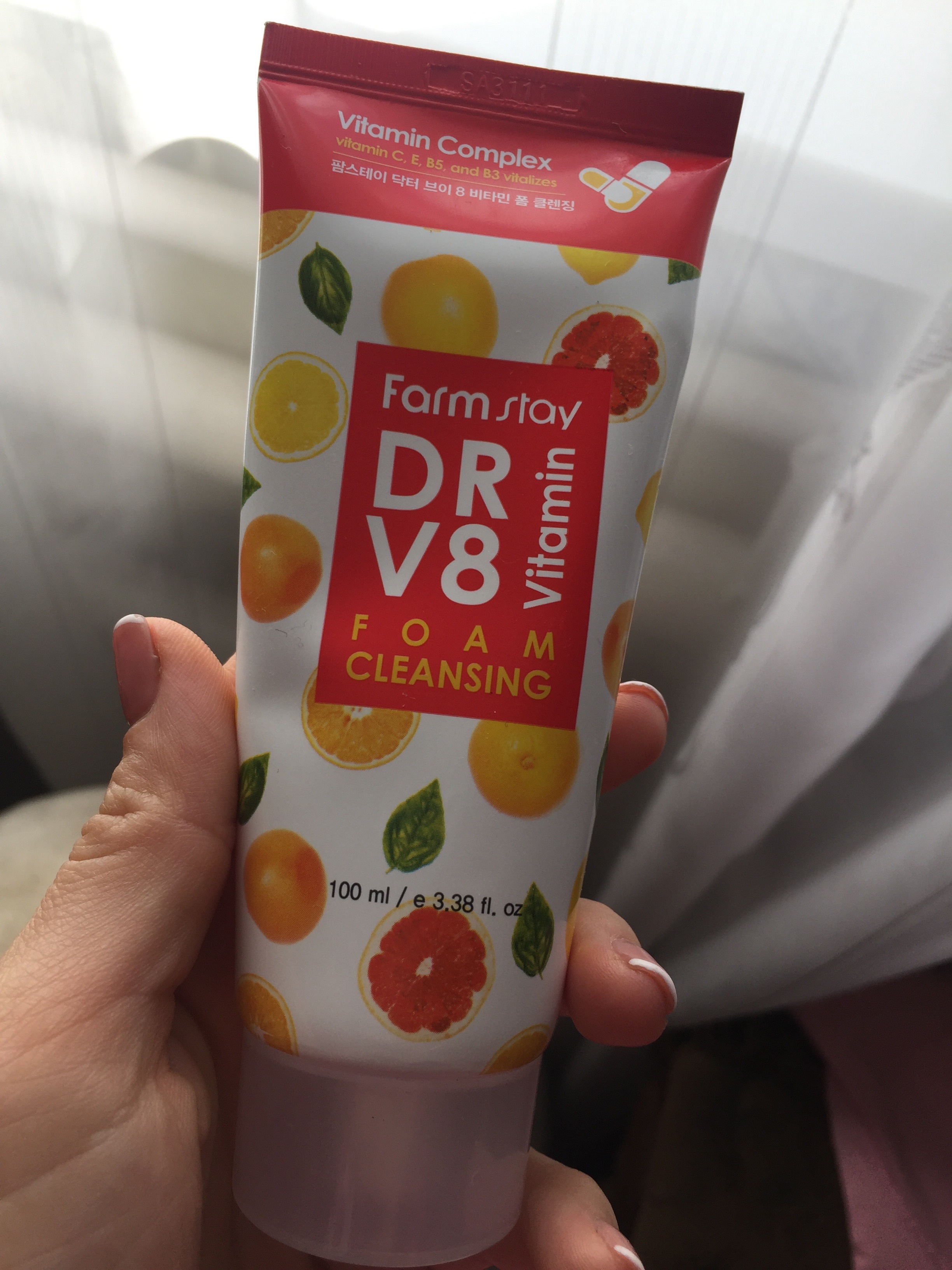 Пенка для умывания с витаминным комплексом FarmStay DR-V8 Vitamin Foam Cleansing