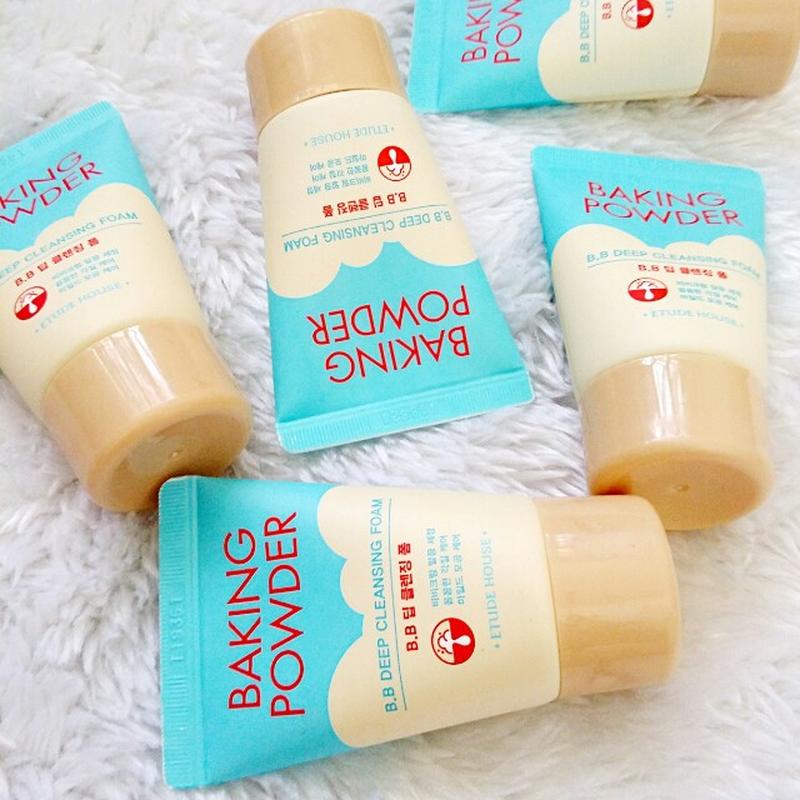 Пенка для умывания и глубокой очистки Etude House Baking Powder BB Deep Cleansing Foam