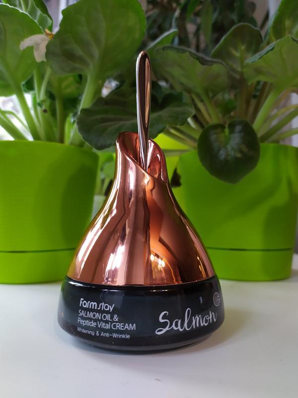 Омолаживающий крем с маслом лосося и пептидами FarmStay Salmon Oil & Peptide Vital Cream
