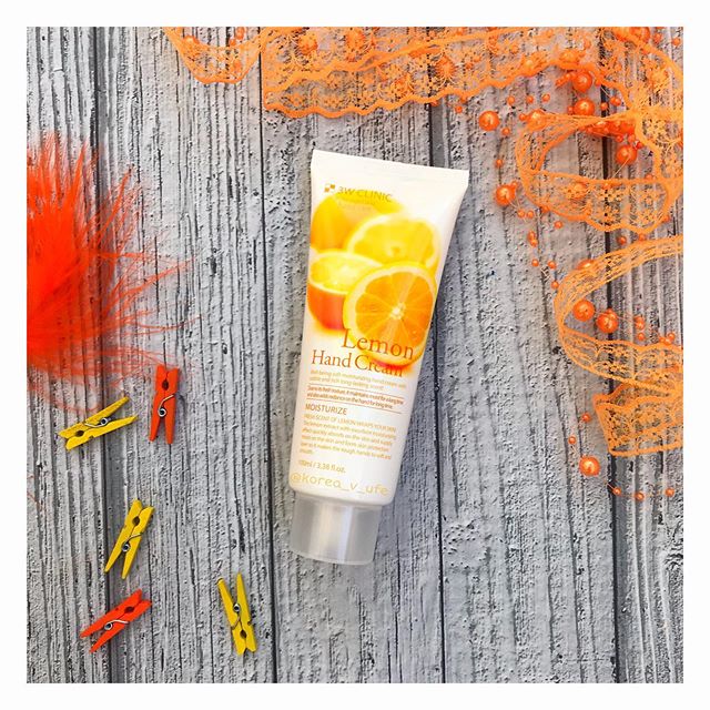 Увлажняющий крем для рук с экстрактом лимона 3W CLINIC Moisturizing Lemon Hand Cream
