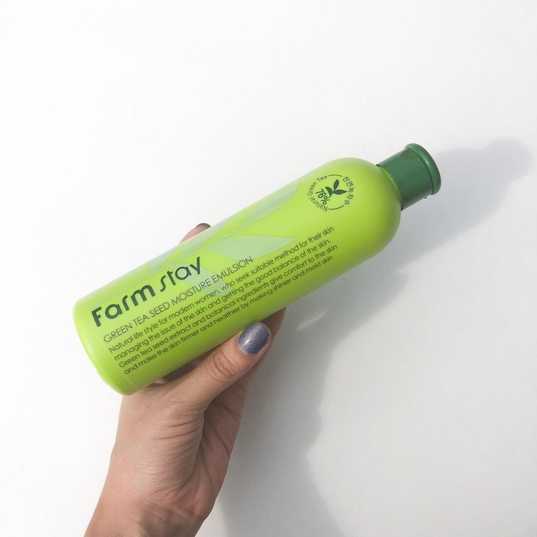Увлажняющая эмульсия с семенами зеленого чая FarmStay Green Tea Seed Moisture Emulsion