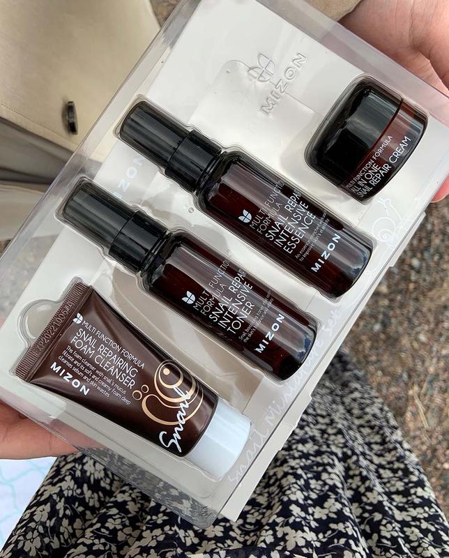 Антивозрастная эссенция с муцином улитки 50мл MIZON Snail Repair Intensive Essence Mini