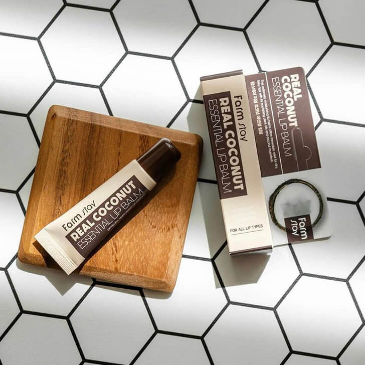 Бальзам для губ с экстрактом кокоса FarmStay Real Coconut Essential Lip Balm