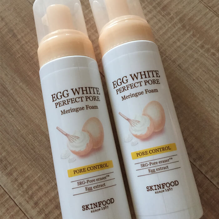 Осветляющая пенка-мусс на основе яичного белка SKINFOOD Egg White Pore Meringue Foam