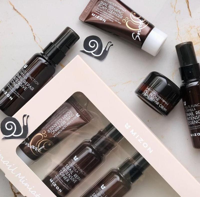 Антивозрастная эссенция с муцином улитки 50мл MIZON Snail Repair Intensive Essence Mini