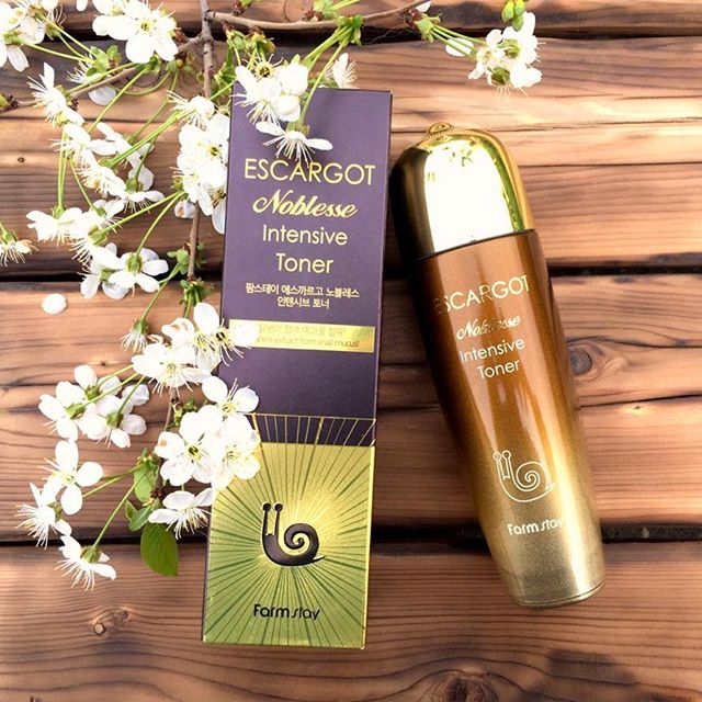 Увлажняющий тонер с муцином королевской улитки FarmStay Escargot Noblesse Intensive Toner