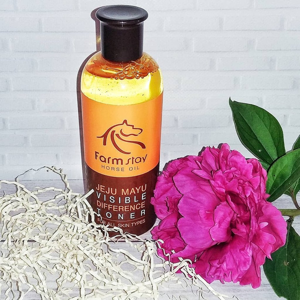 Увлажняющий тонер с лошадиным жиром FarmStay Jeju Mayu Visible Difference Toner
