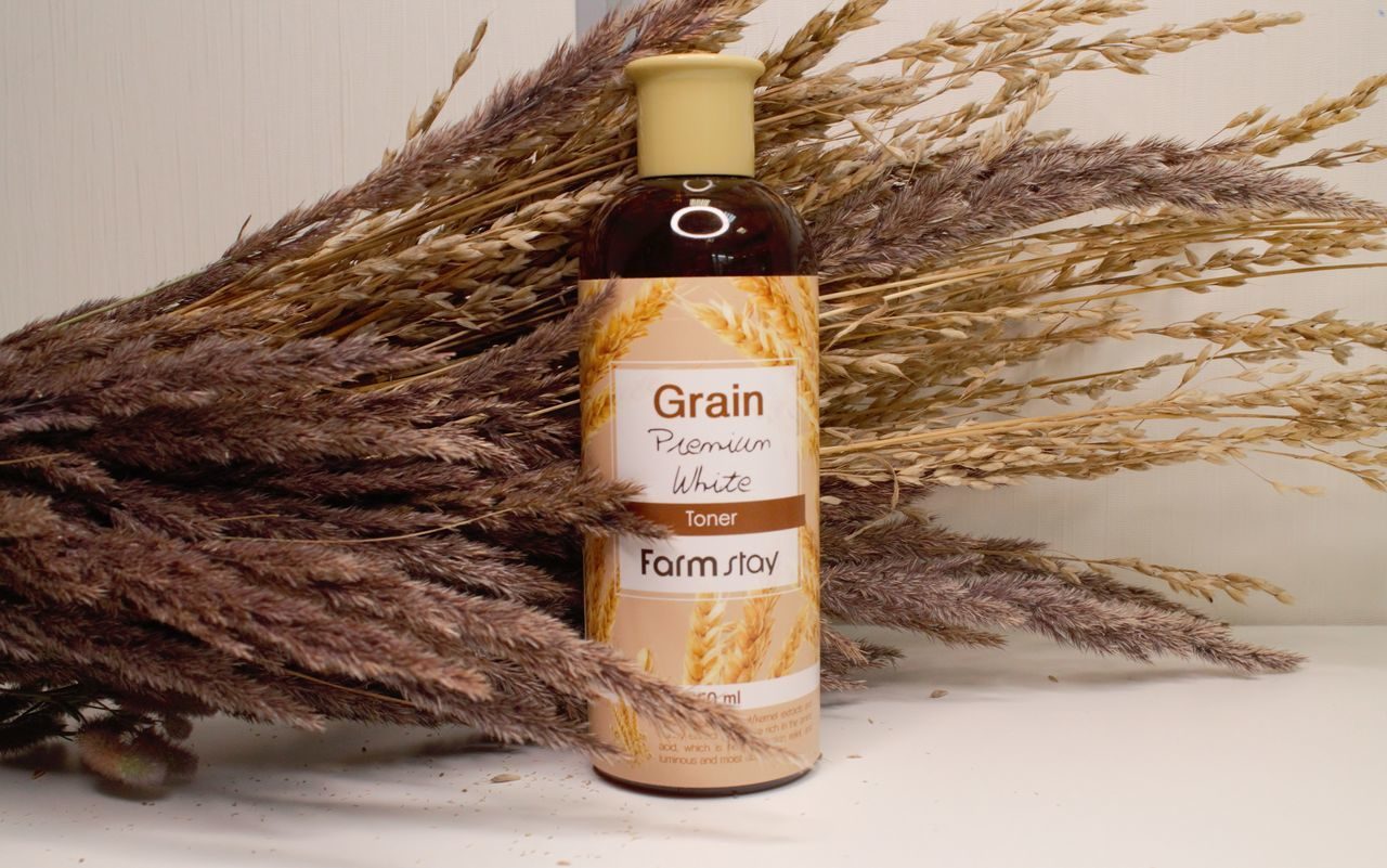 Выравнивающий тонер с экстрактом ростков пшеницы FarmStay Grain Premium White Toner