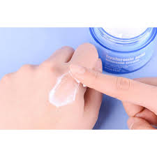 Увлажняющий крем для лица с гиалуроновой кислотой ZENZIA Hyaluronic Acid Ampoule Cream