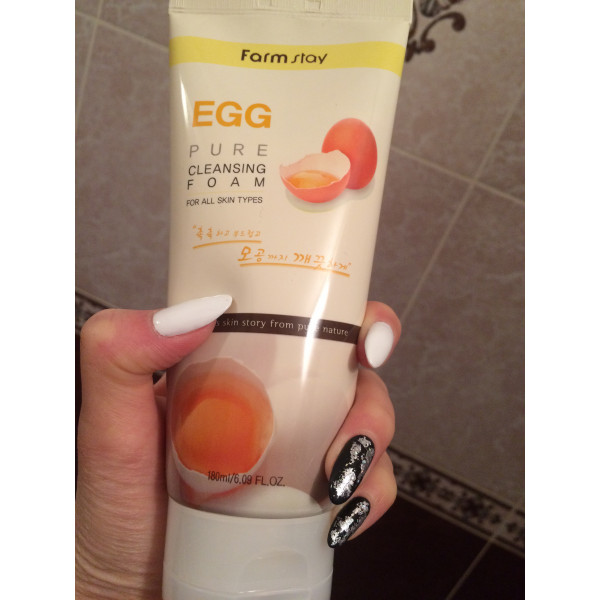 Очищающая пенка для сужения пор с яичным экстрактом FarmStay Egg Pure Cleansing Foam