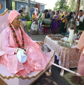 “Он здесь!” - о фестивале в Нью Врадже и мурти Гурудева