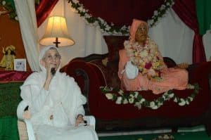 “Он здесь!” - о фестивале в Нью Врадже и мурти Гурудева