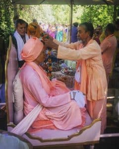 “Он здесь!” - о фестивале в Нью Врадже и мурти Гурудева