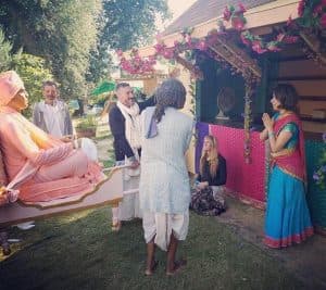 “Он здесь!” - о фестивале в Нью Врадже и мурти Гурудева