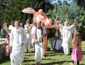 “Он здесь!” - о фестивале в Нью Врадже и мурти Гурудева