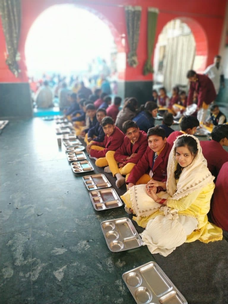 АВТОБУС СО ШКОЛЬНИКАМИ ИЗ БАРЕЛИ