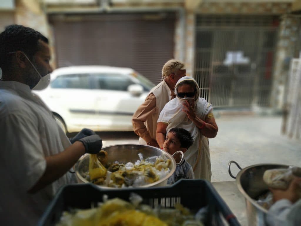 КОРОНА VS КАРУНА: нас закрыли, но прасад для всех каждый день
