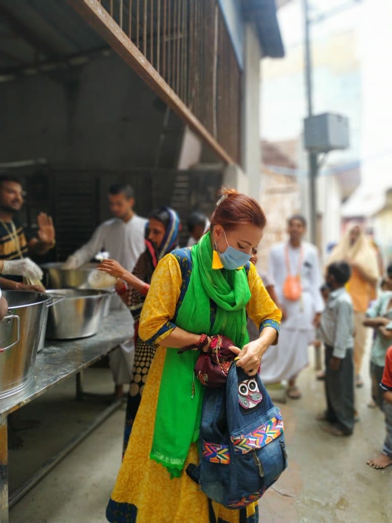 КОРОНА VS КАРУНА: нас закрыли, но прасад для всех каждый день