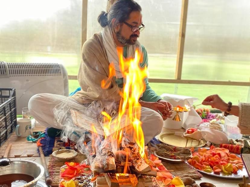 Васанта Прабху Проводит Ягью