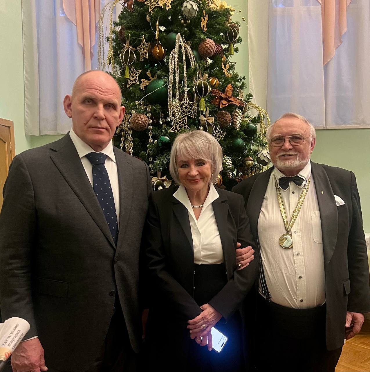 Духовность, добро, нравственность и патриотизм — эти ценности вот уже три десятка лет проповедует новосибирский гуманитарно-просветительский клуб «Зажги свечу».